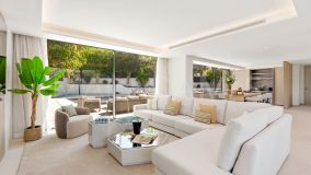 Villa for sale in Las Brisas, Nueva Andalucia