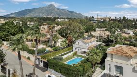Villa en venta en Nueva Andalucia, Marbella