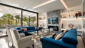 Villa for sale in Parcelas del Golf, Nueva Andalucia