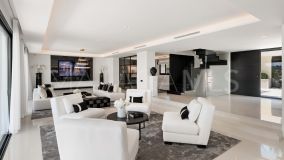 Villa for sale in Nueva Andalucia, Marbella