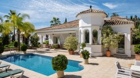Villa zu verkaufen in El Herrojo, Benahavis