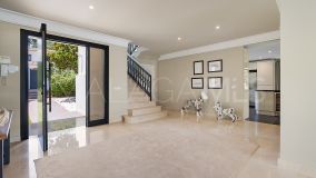Villa for sale in Las Brisas, Nueva Andalucia