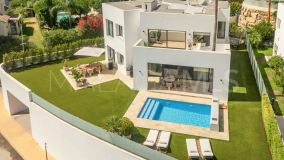 Villa for sale in La Alqueria, Benahavis