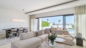 Villa for sale in La Alqueria, Benahavis