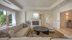 Villa for sale in El Herrojo, Benahavis