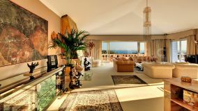 Villa for sale in Rio Real, Marbella Est