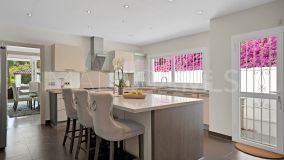 Villa for sale in El Paraiso, Estepona East
