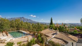 Villa for sale in El Herrojo, Benahavis