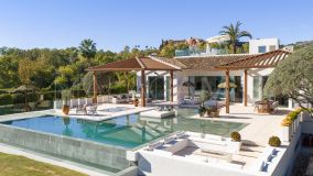 Villa for sale in Aloha, Nueva Andalucia