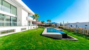 Villa for sale in Paraiso Alto, Benahavis