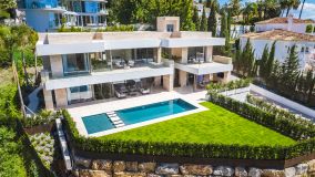 Villa for sale in Altos del Paraiso, Benahavis