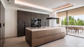 Villa for sale in Altos del Paraiso, Benahavis