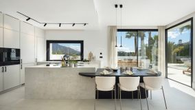 Villa en venta en Los Arqueros, Benahavis