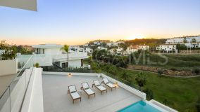 Villa for sale in La Resina Golf, Estepona East