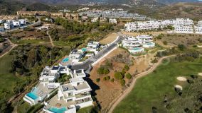 Villa for sale in La Resina Golf, Estepona East