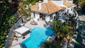 Villa for sale in El Herrojo, Benahavis