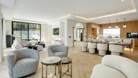 Villa for sale in El Herrojo, Benahavis