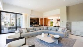 Villa for sale in Paraiso Medio, Estepona Est
