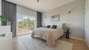 Comprar villa con 3 dormitorios en Nueva Andalucia