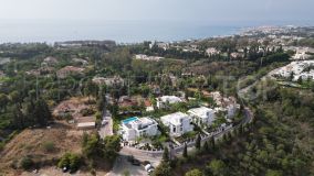 Buy villa in Las Lomas del Marbella Club