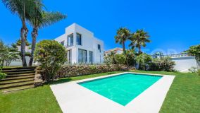 This absolutely beautiful villa has just been completely reformed in a modern contemporary style and is situated in Nueva Andalucia.