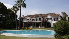 Villa for sale in El Paraiso, Estepona Est