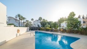 Radhus for sale in Los Naranjos, Nueva Andalucia