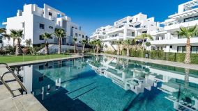 Moderno apartamento de 2 dormitorios en Cortijo del Golf, Marbella