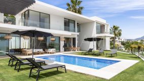 Villa for sale in La Alqueria, Benahavis