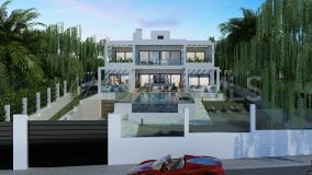 Villa for sale in Elviria Playa, Marbella Est