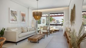 Nueva Andalucia, apartamento planta baja en venta con 3 dormitorios