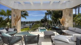 Villa for sale in El Paraiso, Estepona East
