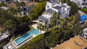 Villa for sale in El Paraiso, Estepona East