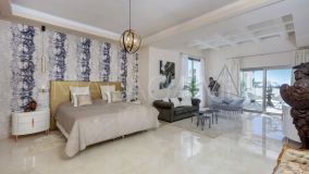 Villa for sale in El Paraiso, Estepona East