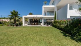 Luxurious Living in Alcazaba Lagoon, Estepona: Un Oasis de 3 dormitorios en planta baja