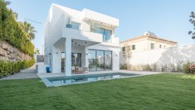 Villa for sale in Estepona