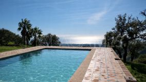 Villa for sale in La Mairena, Marbella East