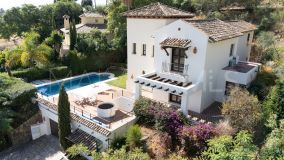 Villa for sale in Los Arqueros, Benahavis