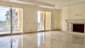Villa en venta en Los Arqueros, Benahavis