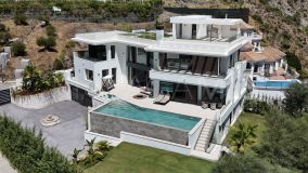 Villa for sale in Benahavis