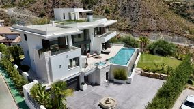Villa for sale in Benahavis