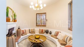Villa for sale in El Paraiso Playa, Estepona Est