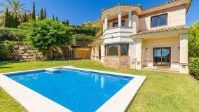 Villa for sale in Los Arqueros, Benahavis