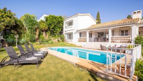 Villa for sale in El Paraiso, Estepona Est