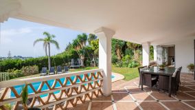 Villa for sale in El Paraiso, Estepona East