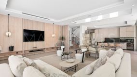 Villa for sale in La Cerquilla, Nueva Andalucia