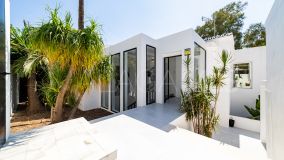 Villa for sale in Las Brisas, Nueva Andalucia