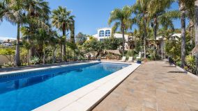 Villa for sale in Benalmadena