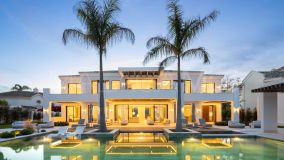 Villa for sale in Monte Halcones, Benahavis