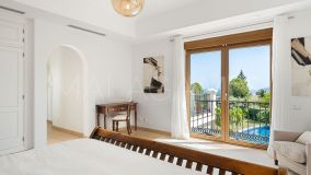 Villa for sale in Altos del Paraiso, Benahavis